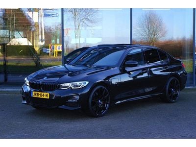 Zwart Occasion 2022 BMW 330 Executive Sedan | € 36.950 (Super prijs)