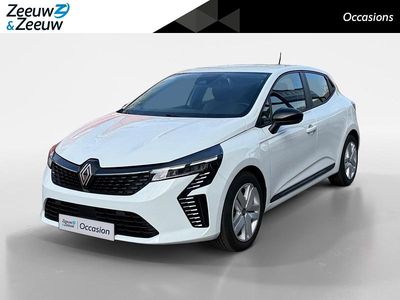 Wit Occasion 2023 Renault Clio V Evolution Hatchback | € 17.435 (Eerlijke prijs)