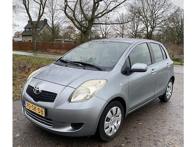 Grijs (metallic) Gebruikt 2006 Toyota Yaris Sol Hatchback | € 2.650 (Iets duurder)