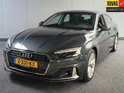 tweedehands Audi A5 Sportback 40 TFSI S edition DSG7 uit 2023 Rijklaar + Fabrieksgarantie tot 7-2025 Henk Jongen Auto's in Helmond, al 50 jaar service zoals 't hoort!