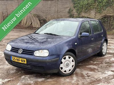 Blauw Gebruikt 2001 VW Golf IV Edition Hatchback | € 799 (Eerlijke prijs)