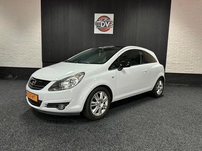 tweedehands Opel Corsa 1.4-16V 'COLOR EDITION