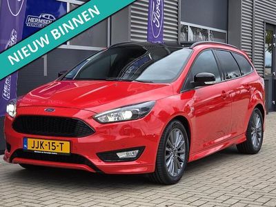 Rood Occasion 2018 Ford Focus ST-Line Stationwagen | € 11.450 (Eerlijke prijs)