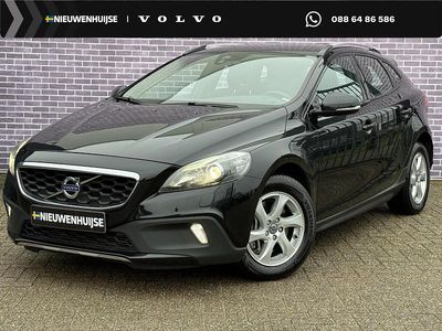 Zwart Gebruikt 2015 Volvo V40 Momentum Hatchback | € 18.894
