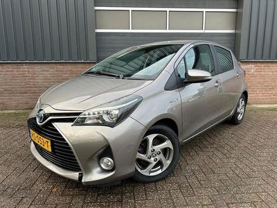 Bruin Occasion 2015 Toyota Yaris Hatchback | € 11.499 (Eerlijke prijs)
