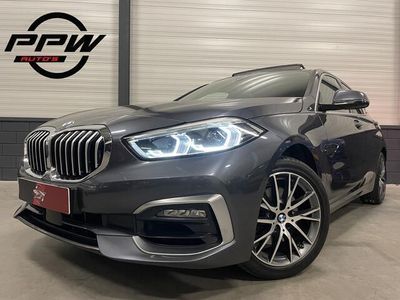 tweedehands BMW 118 1-SERIE i Edition PANO/LEER SPORT/LIVE COCKPIT/LED/CARPLAY/CAMERA/NAVI PRO/17"M-SPORT/KEYLESS