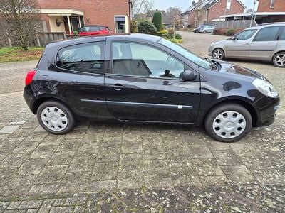 Zwart Gebruikt 2008 Renault Clio II Hatchback | € 3.000 (Eerlijke prijs)
