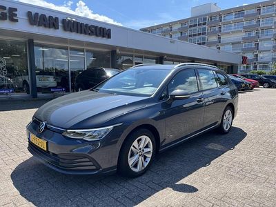 Grijs Gebruikt 2021 VW Golf VIII Life Stationwagen | € 21.750 (Eerlijke prijs)