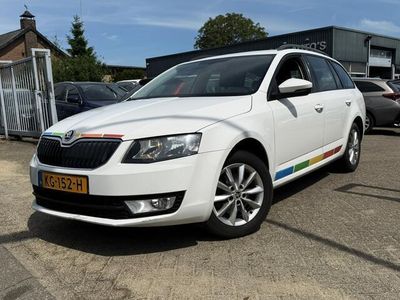 Wit Gebruikt 2016 Skoda Octavia G-TEC Business Line Stationwagen | € 3.999