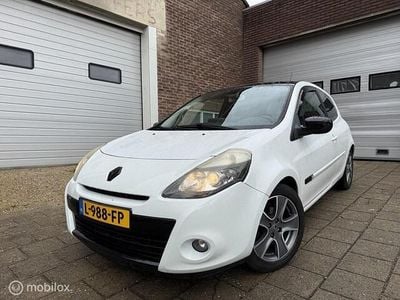 Wit Gebruikt 2010 Renault Clio II Hatchback | € 2.795 (Eerlijke prijs)
