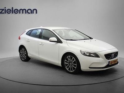 Wit Gebruikt 2015 Volvo V40 Business Edition Hatchback | € 6.845 (Eerlijke prijs)