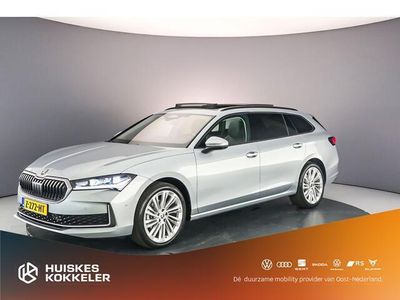 tweedehands Skoda Superb Combi First Edition 1.5 eTSI 150pk DSG Automaat Panoramadak, 360 camera, Adaptive cruise control, Navigatie, Elektrische achterklep, LED matrix koplampen, Stoelverwarming, Airco, Verwarmde voorruit, Parkeersensoren