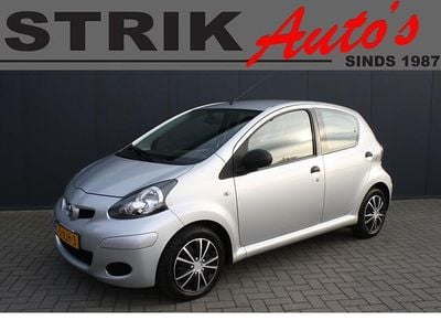 Occasion Toyota Aygo 68 PK (50 kW) 2010 Grijs (metallic) Hatchback