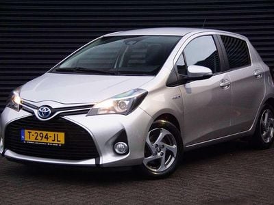 Grijs Gebruikt 2017 Toyota Yaris Hybrid Trend Hatchback | € 11.900 (Goede deal)