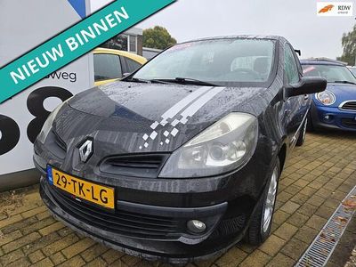 Zwart Gebruikt 2006 Renault Clio II Exception Hatchback | € 1.599 (Eerlijke prijs)