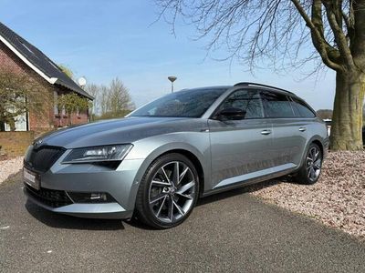 Grijs, metallic lak Gebruikt 2019 Skoda Superb SportLine Stationwagen | € 35.950