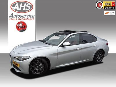 tweedehands Alfa Romeo Giulia 2.0T Super panoramadak rood leder