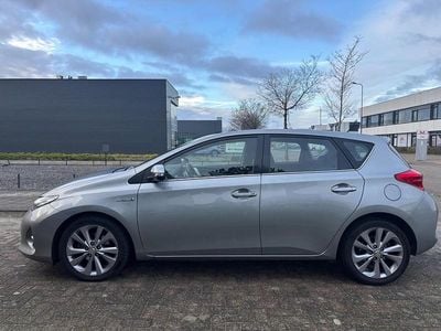 Grijs (metallic) Occasion 2013 Toyota Auris Hybrid Hatchback | € 8.749 (Iets duurder)