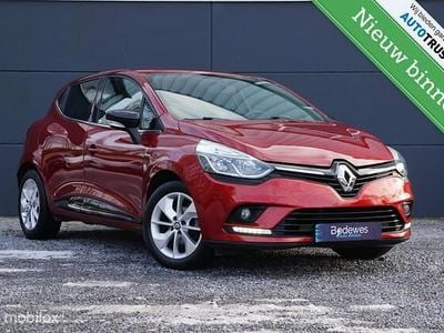 Occasion Renault Clio IV LIMITED 90 PK (66 kW) 2017 Rood Hatchback