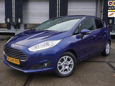 Blauw (metallic) Gebruikt 2013 Ford Fiesta Titanium Hatchback | € 3.995 (Eerlijke prijs)