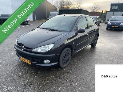 Zwart Gebruikt 2003 Peugeot 206 Premium Hatchback | € 1.750 (Eerlijke prijs)