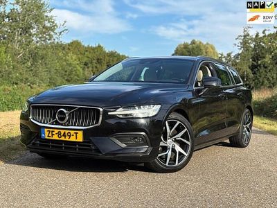 Zwart Occasion 2019 Volvo V60 Momentum Stationwagen | € 18.950