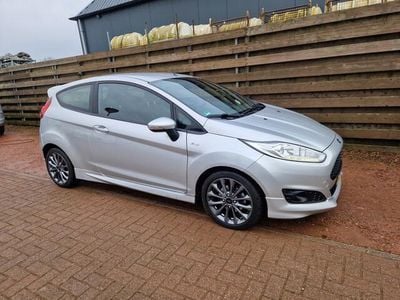 Grijs, metallic lak Gebruikt 2016 Ford Fiesta ST-Line Hatchback | € 9.950 (Iets duurder)
