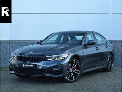 Grijs Occasion 2021 BMW 330 M Sport Sedan | € 34.900 (Goede deal)
