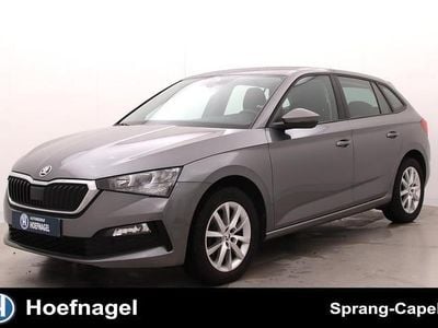 Grijs (metallic) Gebruikt 2022 Skoda Scala Ambition Hatchback | € 17.450 (Eerlijke prijs)