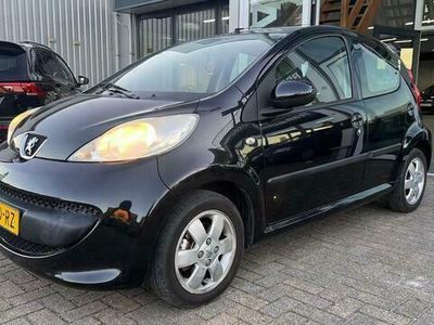 tweedehands Peugeot 107 1.0-12V XS automaat 5-deurs elektrische pakket lm-velgen stuurbekrachtiging cd-speler cv-met Afstandbediening Apk06/23