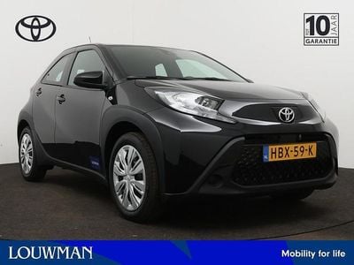 Zwart Occasion 2025 Toyota Aygo X Play SUV | € 19.945 (Eerlijke prijs)
