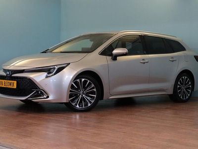 Grijs Occasion 2025 Toyota Corolla Hybrid Team Stationwagen | € 31.899 (Eerlijke prijs)