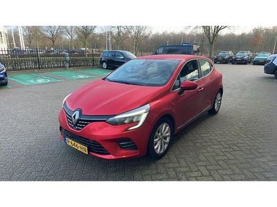 Rouge flamme nnp Occasion 2022 Renault Clio V Intens Hatchback | € 16.945 (Goede deal)