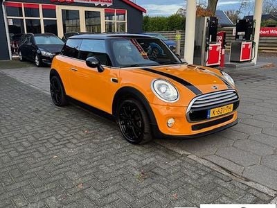 Oranje (metallic) Gebruikt 2015 Mini Cooper Business Hatchback | € 12.950 (Eerlijke prijs)