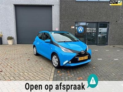 Blauw Gebruikt 2017 Toyota Aygo X-wave Hatchback | € 8.499 (Eerlijke prijs)