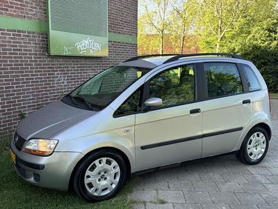 Grijs Gebruikt 2004 Fiat Idea Dynamic MPV | € 2.745