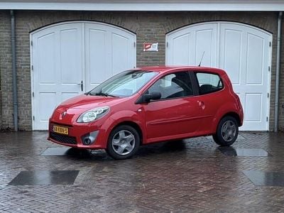 Rood Occasion 2009 Renault Twingo Dynamique Hatchback | € 1.999 (Goede deal)