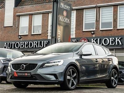 Grijs Occasion 2020 Volvo V40 R-Design Hatchback | € 19.950 (Eerlijke prijs)