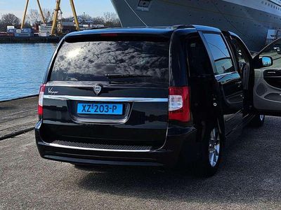 Zwart Gebruikt 2012 Lancia Voyager Silver MPV | € 6.000