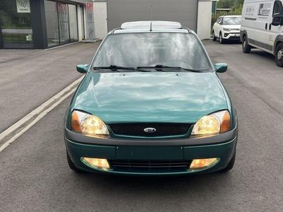 Groen Gebruikt 2001 Ford Fiesta Zetec Hatchback | € 1.950