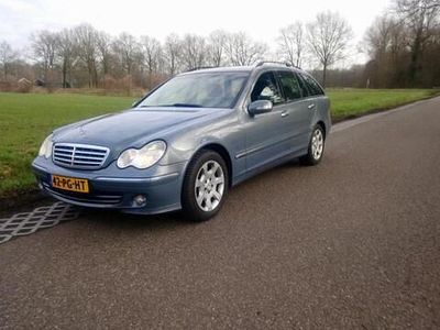 Grijs (metallic) Gebruikt 2004 Mercedes C220 Elegance Stationwagen | € 2.250 (Eerlijke prijs)