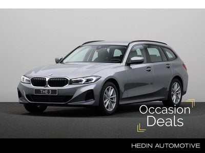 Grijs, metallic lak Occasion 2025 BMW 318 Comfort Edition Stationwagen | € 42.880 (Eerlijke prijs)