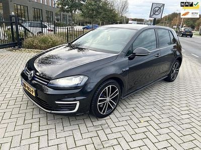 Zwart (metallic) Gebruikt 2015 VW Golf VII GTE Hatchback | € 8.995 (Goede deal)