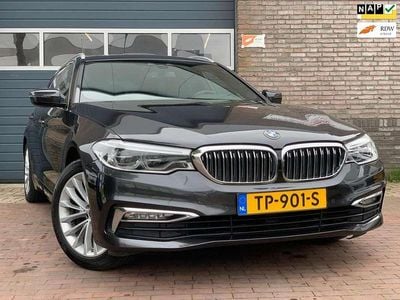 Grijs, metallic lak Gebruikt 2018 BMW 520 Executive Stationwagen | € 22.940 (Eerlijke prijs)