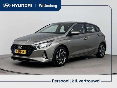 Brass metallic (r3w) Occasion 2022 Hyundai i20 Comfort Hatchback | € 15.399 (Eerlijke prijs)