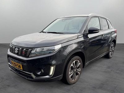 Zwart (metallic) Gebruikt 2022 Suzuki Vitara Style SUV | € 22.899 (Eerlijke prijs)
