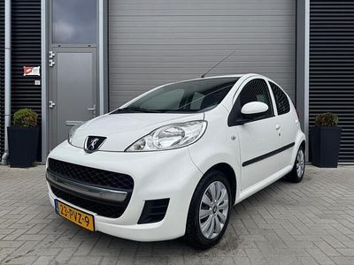 Wit Gebruikt 2011 Peugeot 107 Hatchback | € 3.950 (Iets duurder)