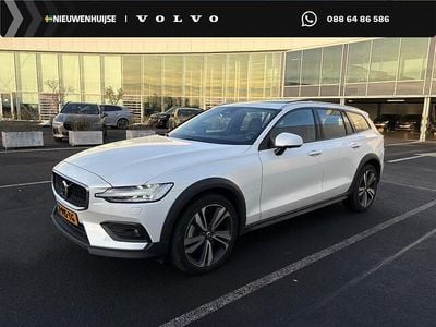 Wit Occasion 2024 Volvo V60 CC Ultimate Stationwagen | € 49.899 (Iets duurder)