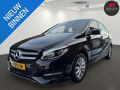 Zwart (metallic) Gebruikt 2015 Mercedes B180 Ambition MPV | € 16.995 (Eerlijke prijs)