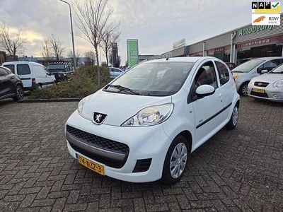 Wit Gebruikt 2010 Peugeot 107 Urban Move Hatchback | € 2.450 (Eerlijke prijs)